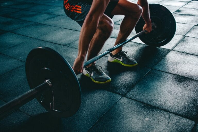 Deadlifting / Deadlift/ Squat with Bar