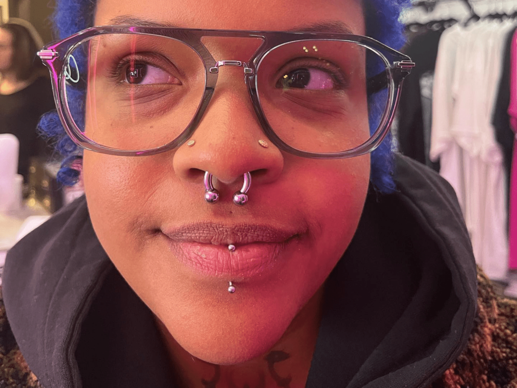 Vertical Labret Piercing 101: Stylish Lip Explained 5 Vertical Labret Piercing
