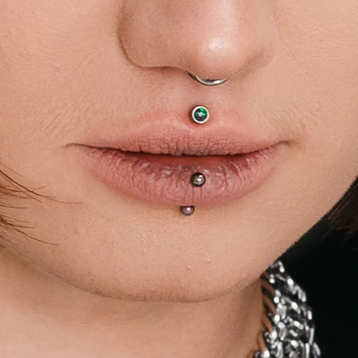 Vertical Labret Piercing 101: Stylish Lip Explained 2 Vertical Labret Piercing