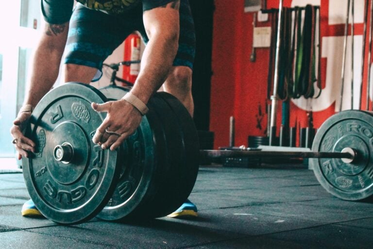 athlete squatting with knee sleeves